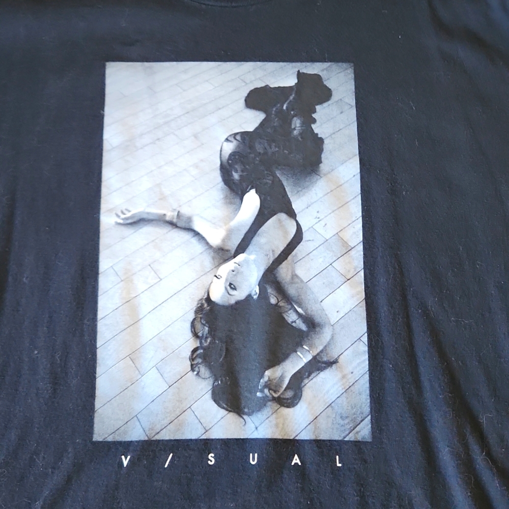 V/SUAL 2XL Tshirt
